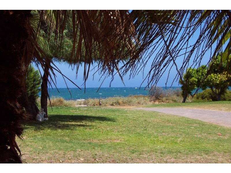 6 Surf Place, Drummond Cove WA 6532