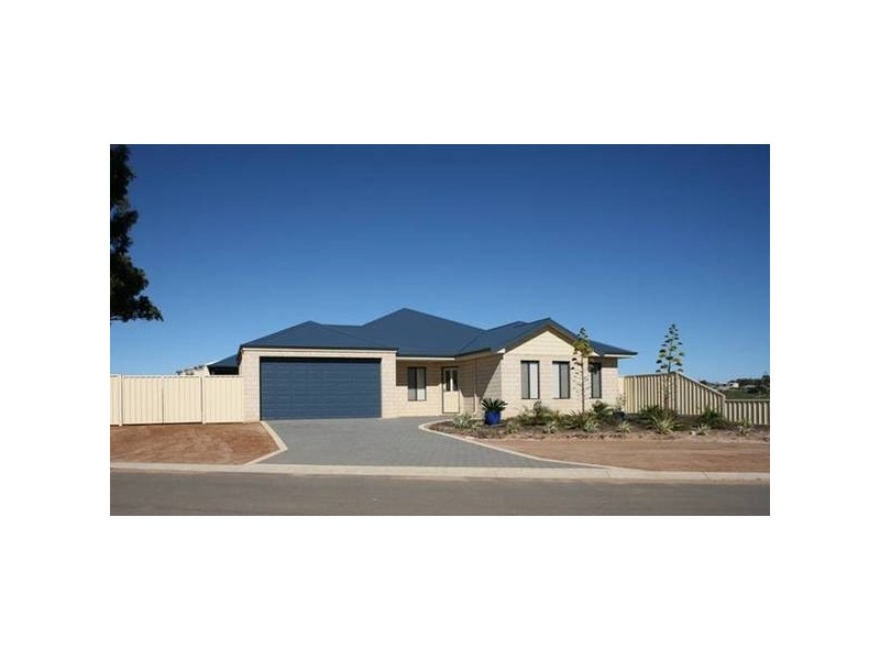 28 Reef Boulevard, Drummond Cove WA 6532