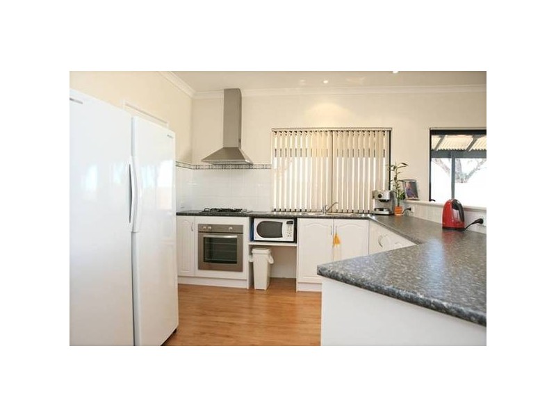 28 Reef Boulevard, Drummond Cove WA 6532