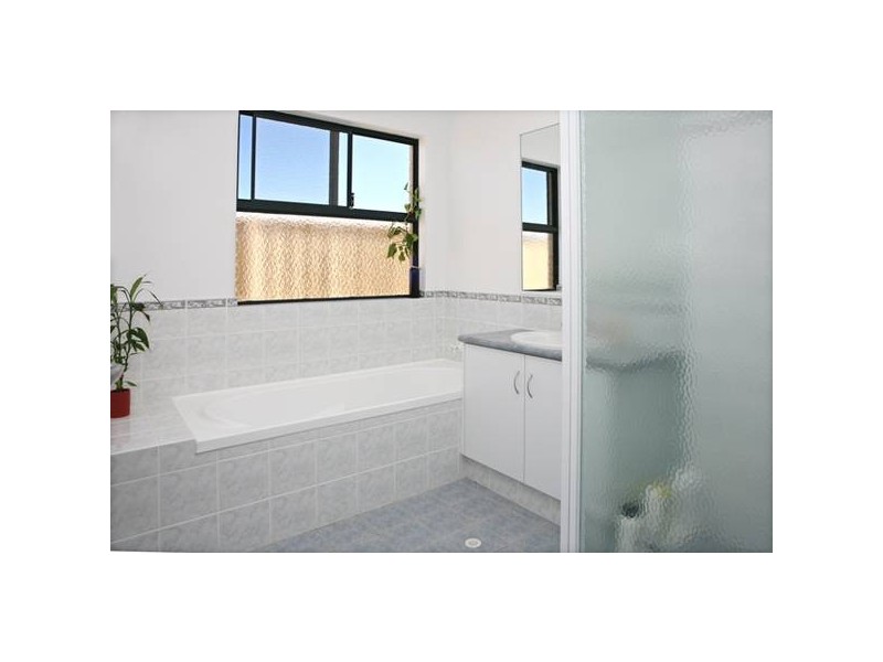 28 Reef Boulevard, Drummond Cove WA 6532