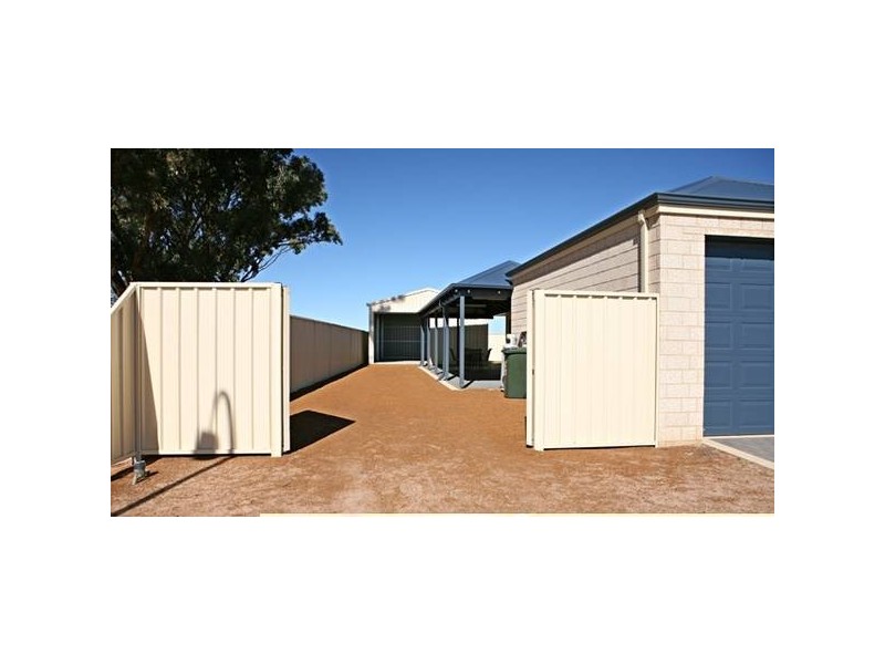 28 Reef Boulevard, Drummond Cove WA 6532