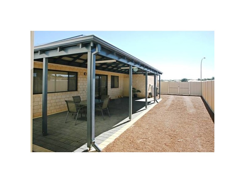 28 Reef Boulevard, Drummond Cove WA 6532