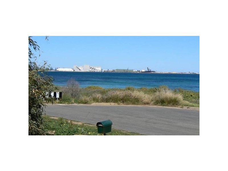 6 Kempton Street, Bluff Point WA 6530