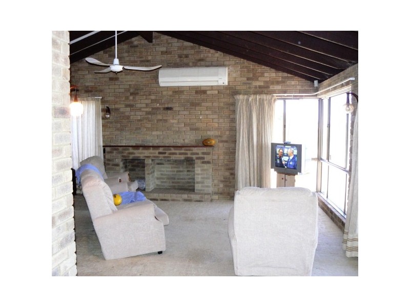 6 Kempton Street, Bluff Point WA 6530