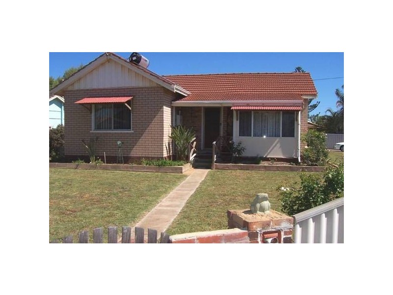 6 Whitfield Street, Beachlands WA 6530