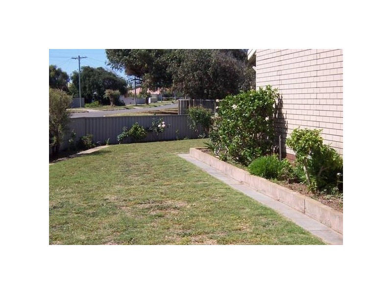 6 Whitfield Street, Beachlands WA 6530