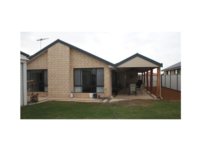 4 Coveside Way, Drummond Cove WA 6532