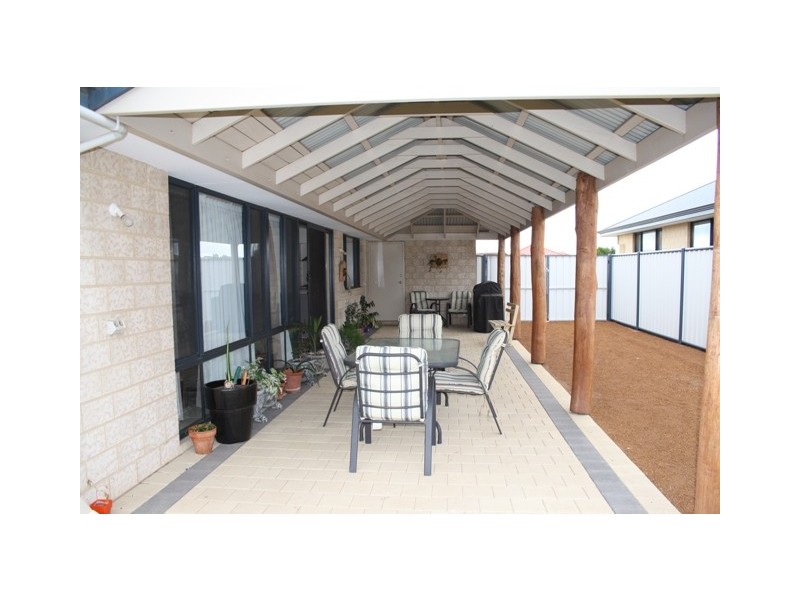 4 Coveside Way, Drummond Cove WA 6532