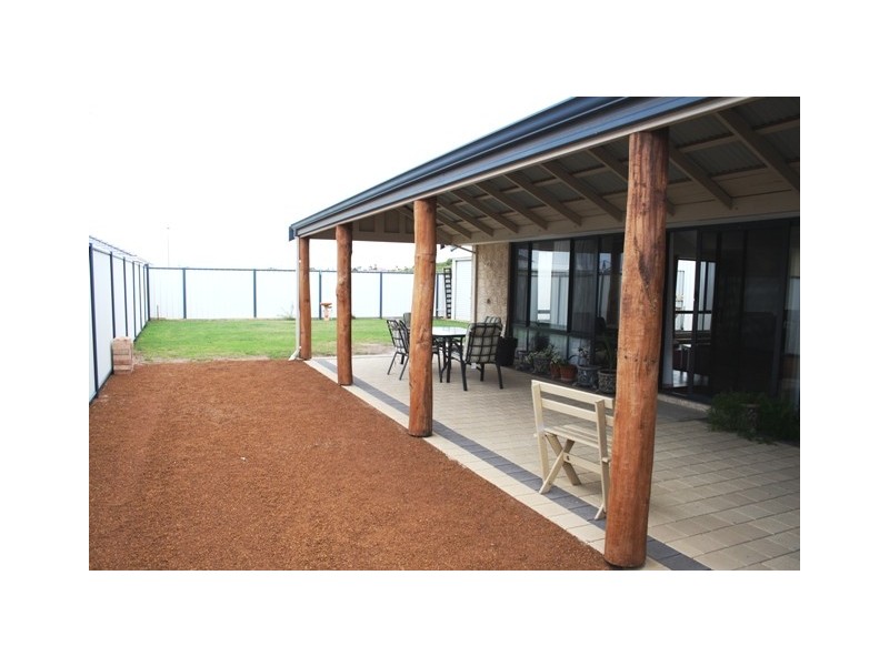 4 Coveside Way, Drummond Cove WA 6532