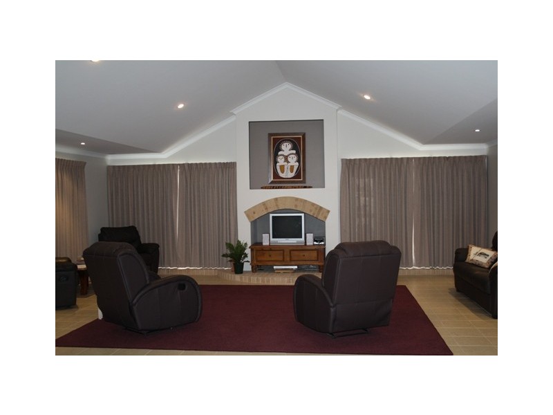 4 Coveside Way, Drummond Cove WA 6532