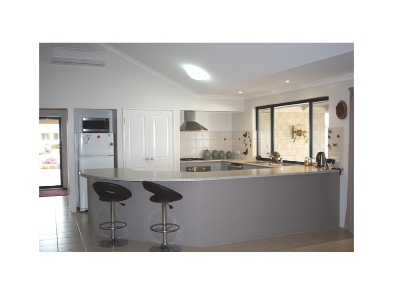 4 Coveside Way, Drummond Cove WA 6532