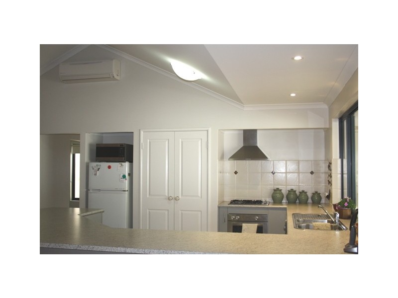 4 Coveside Way, Drummond Cove WA 6532