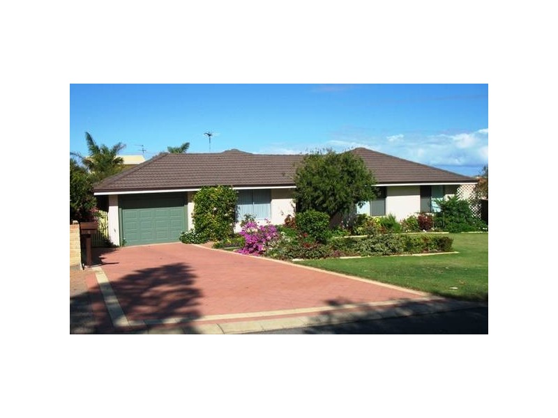 4 Lawson Place, Tarcoola Beach WA 6530