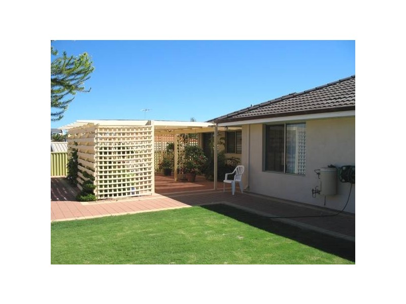 4 Lawson Place, Tarcoola Beach WA 6530