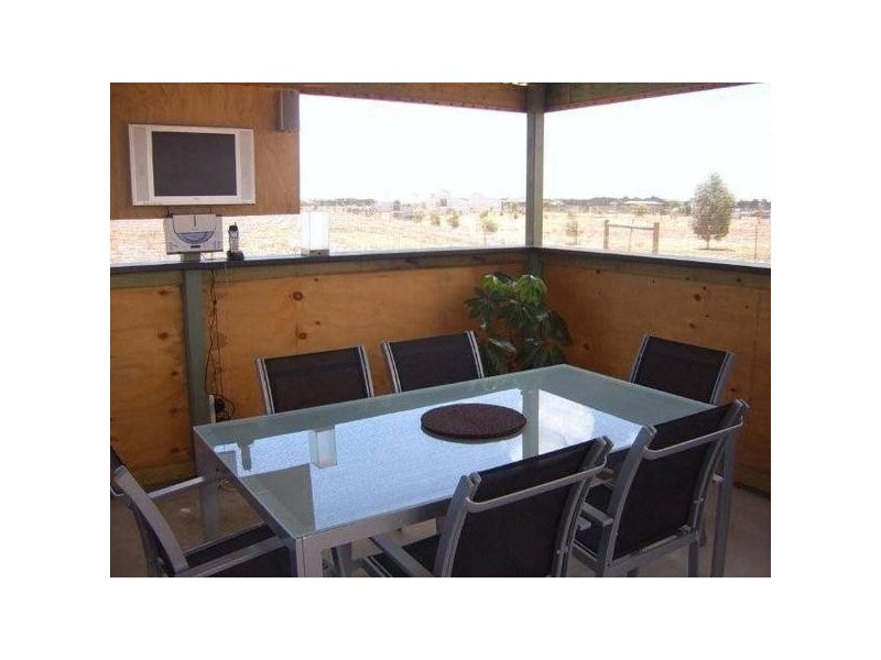 22 Eastlyn Drive, Deepdale WA 6532