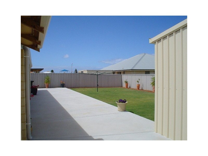 3 Brittania Parade, Wandina WA 6530