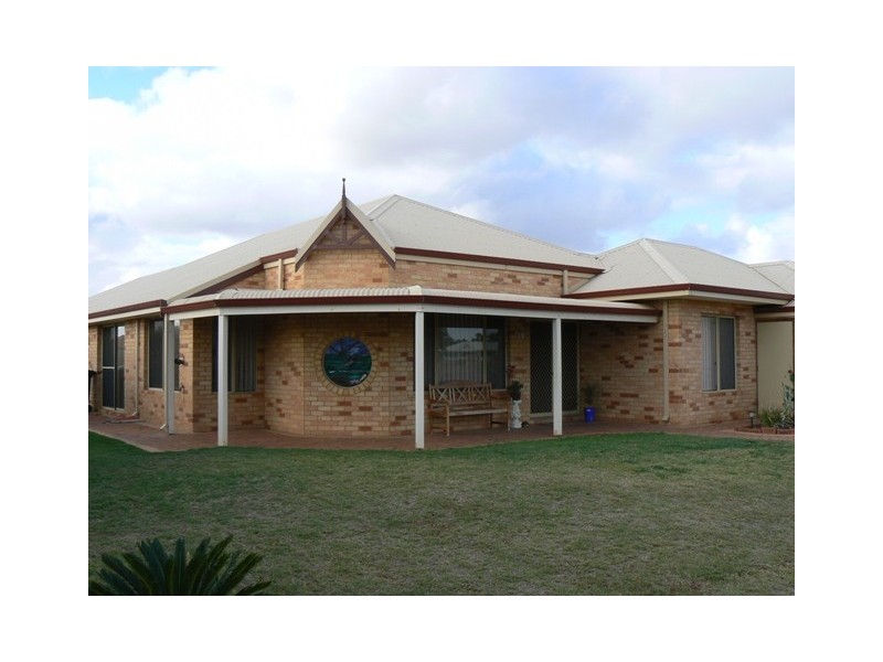 5 Waterfront Circle, Drummond Cove WA 6532