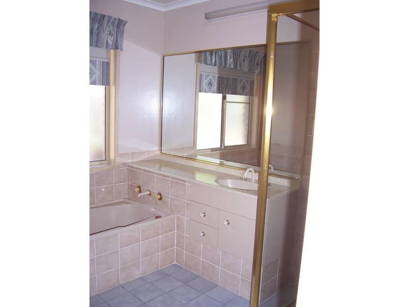 16 Kurru Street, Eight Mile Plains QLD 4113