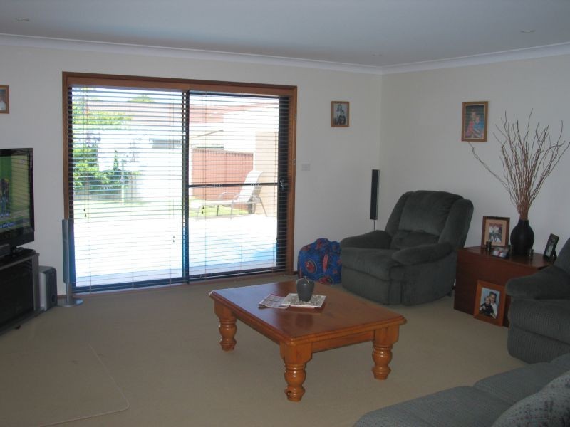 8 Oval Drive, Shoalhaven Heads NSW 2535