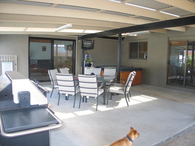 8 Oval Drive, Shoalhaven Heads NSW 2535