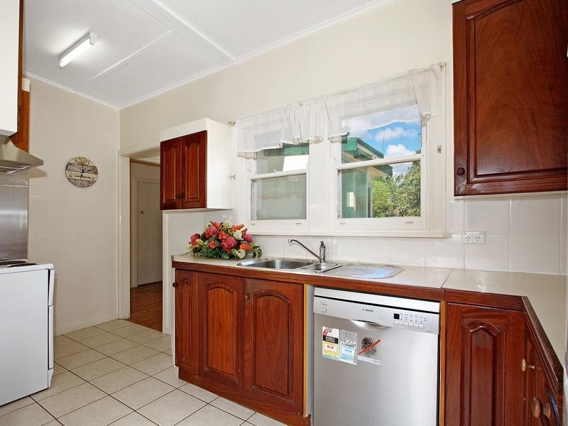 6 Ravenscliffe Road, Shoalhaven Heads NSW 2535