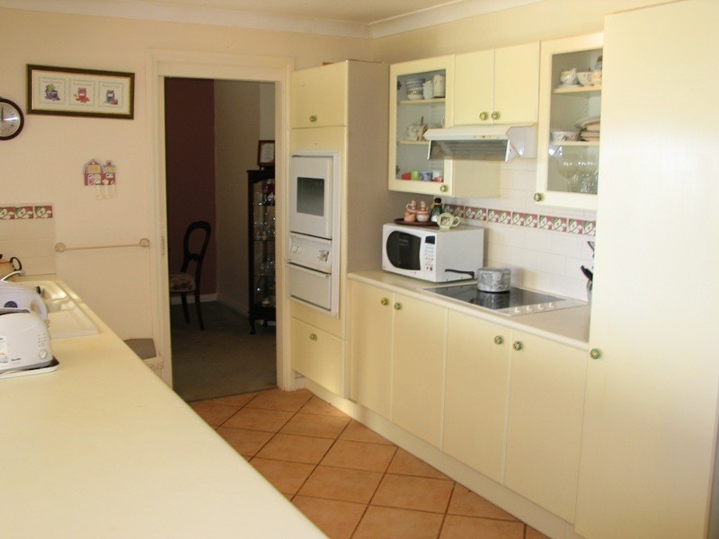 6 Mountain Ash Place, Worrigee NSW 2540