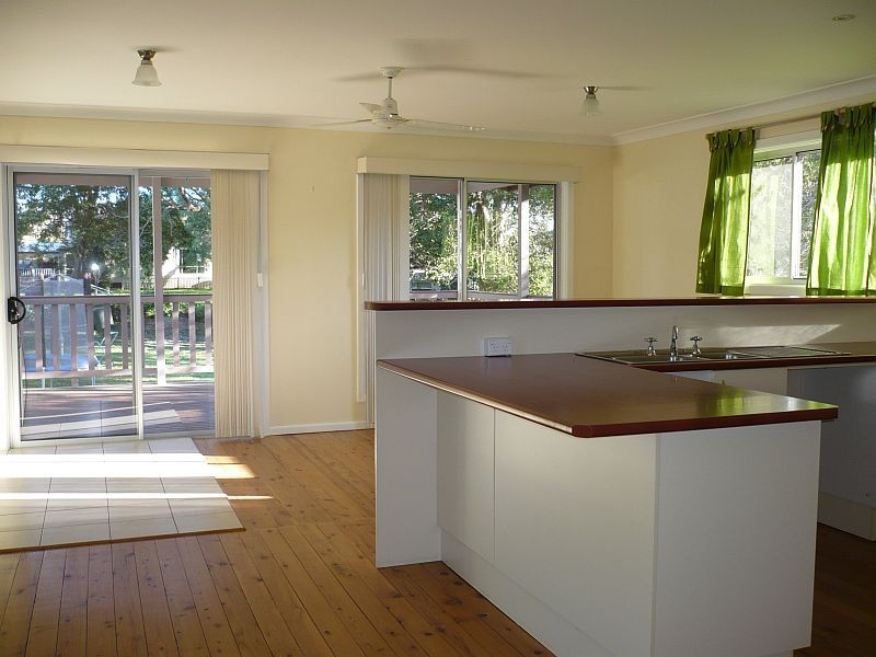 4 Ravenscliffe Road, Shoalhaven Heads NSW 2535