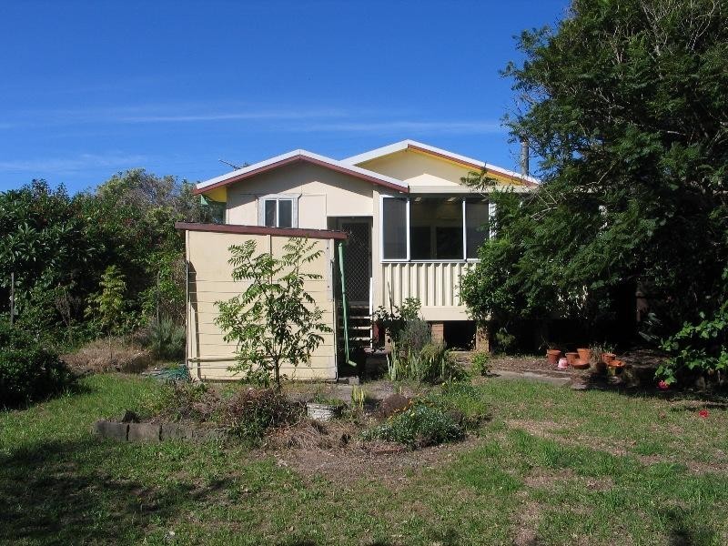 2 McIntosh Street, Shoalhaven Heads NSW 2535