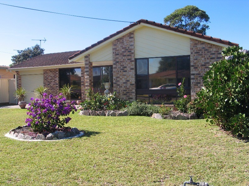 12 Shackleton Street, Shoalhaven Heads NSW 2535
