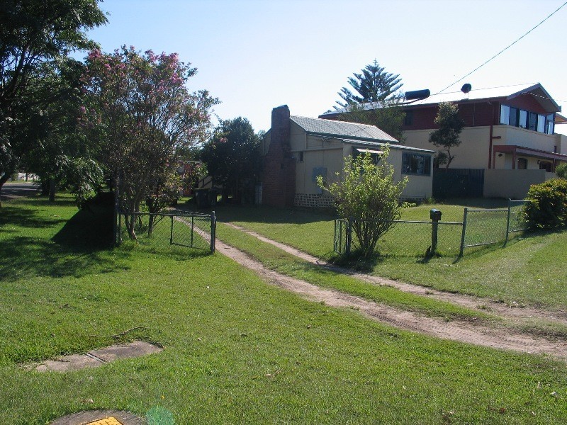 61 River Road, Shoalhaven Heads NSW 2535