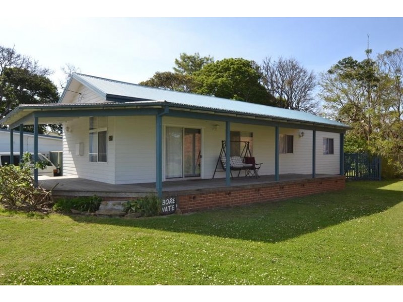 18 McIntosh Street, Shoalhaven Heads NSW 2535