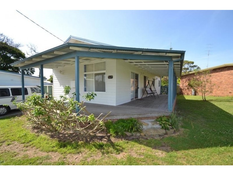 18 McIntosh Street, Shoalhaven Heads NSW 2535