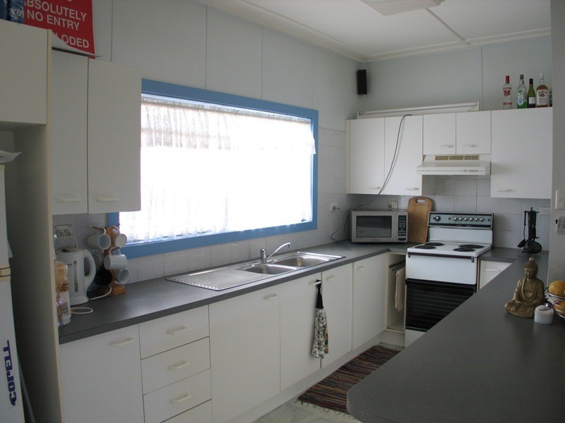 18 McIntosh Street, Shoalhaven Heads NSW 2535