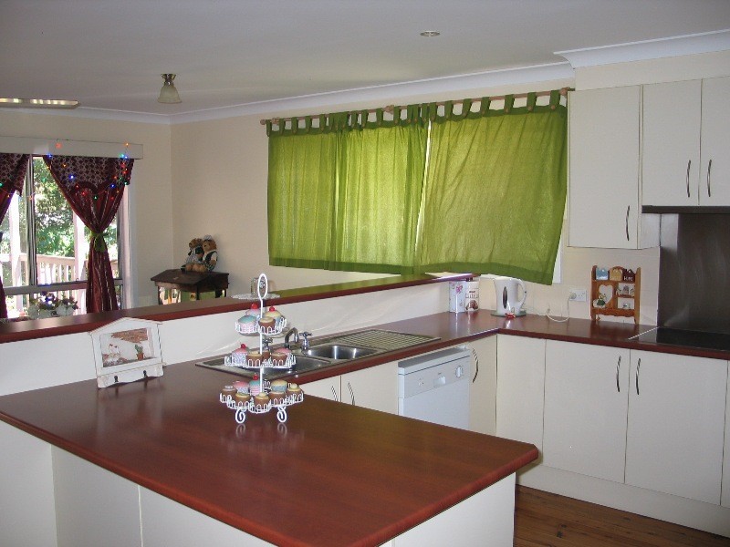 4 Ravenscliffe Road, Shoalhaven Heads NSW 2535