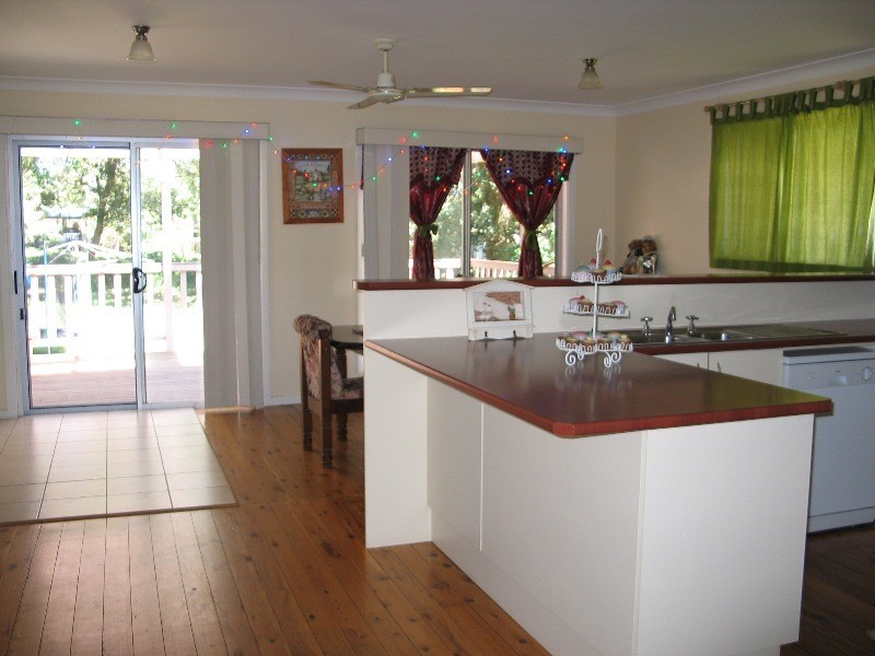 4 Ravenscliffe Road, Shoalhaven Heads NSW 2535