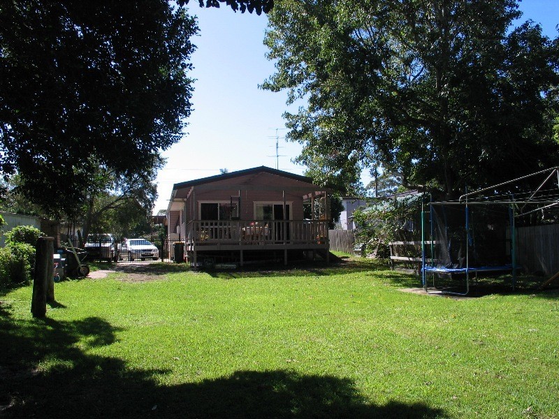 4 Ravenscliffe Road, Shoalhaven Heads NSW 2535