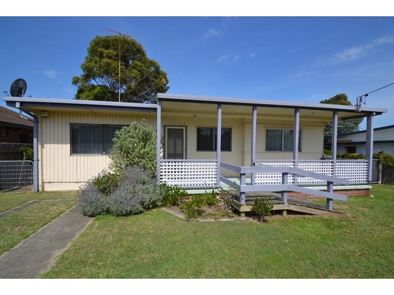 12 Woolstencraft Street, Shoalhaven Heads NSW 2535