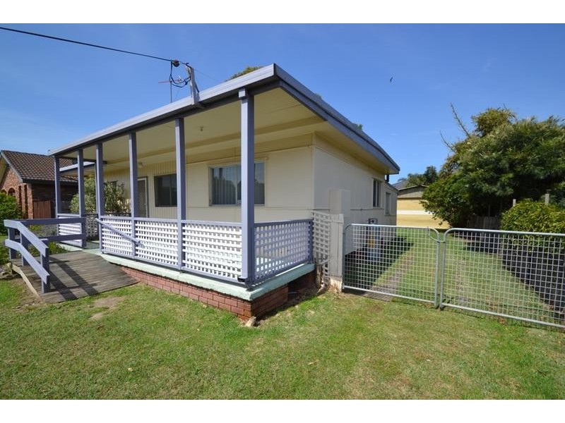 12 Woolstencraft Street, Shoalhaven Heads NSW 2535