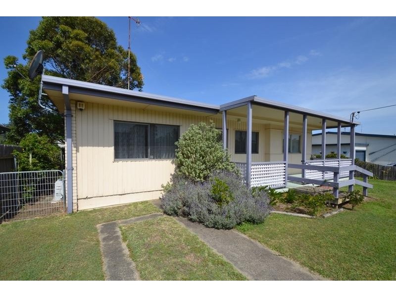12 Woolstencraft Street, Shoalhaven Heads NSW 2535