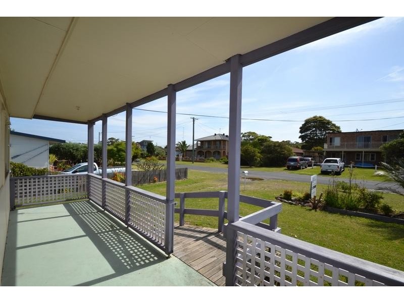 12 Woolstencraft Street, Shoalhaven Heads NSW 2535