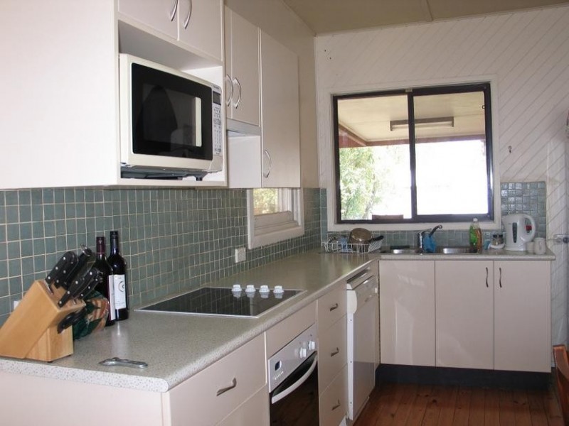 20 Ravenscliffe Road, Shoalhaven Heads NSW 2535
