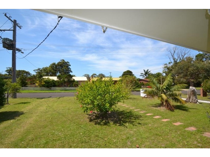 27 Shackleton Street, Shoalhaven Heads NSW 2535