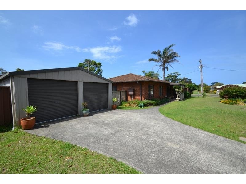 1 Cheltenham Drive, Shoalhaven Heads NSW 2535