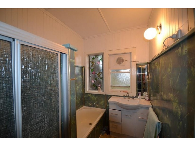 73 River Road, Shoalhaven Heads NSW 2535