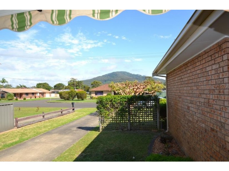10 Oval Drive, Shoalhaven Heads NSW 2535