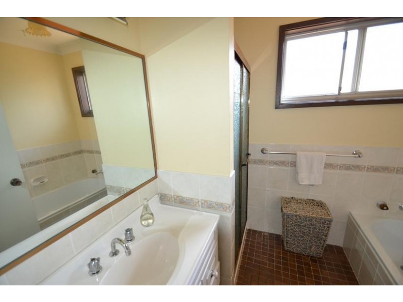 10 Oval Drive, Shoalhaven Heads NSW 2535