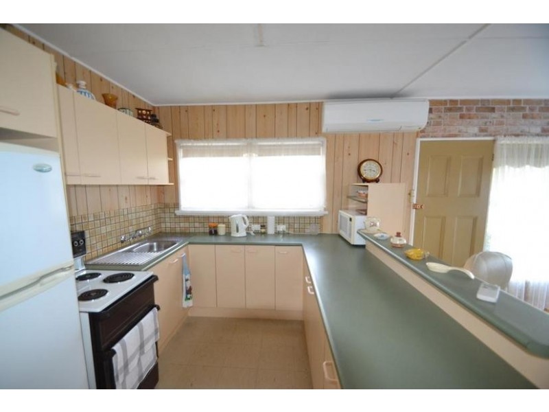 81 River Road, Shoalhaven Heads NSW 2535