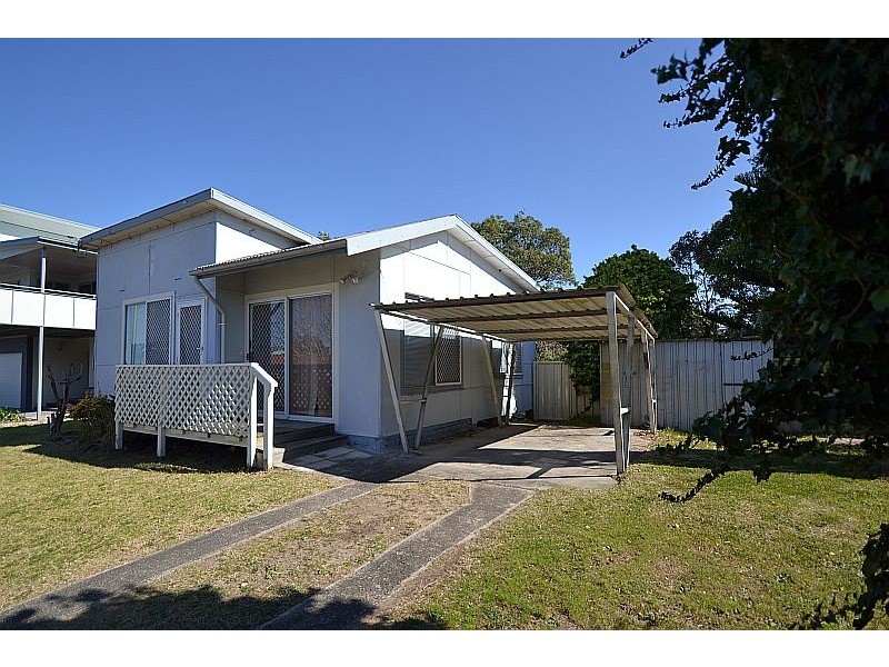 35 Bolt Street, Shoalhaven Heads NSW 2535
