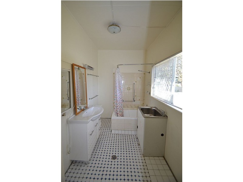 35 Bolt Street, Shoalhaven Heads NSW 2535