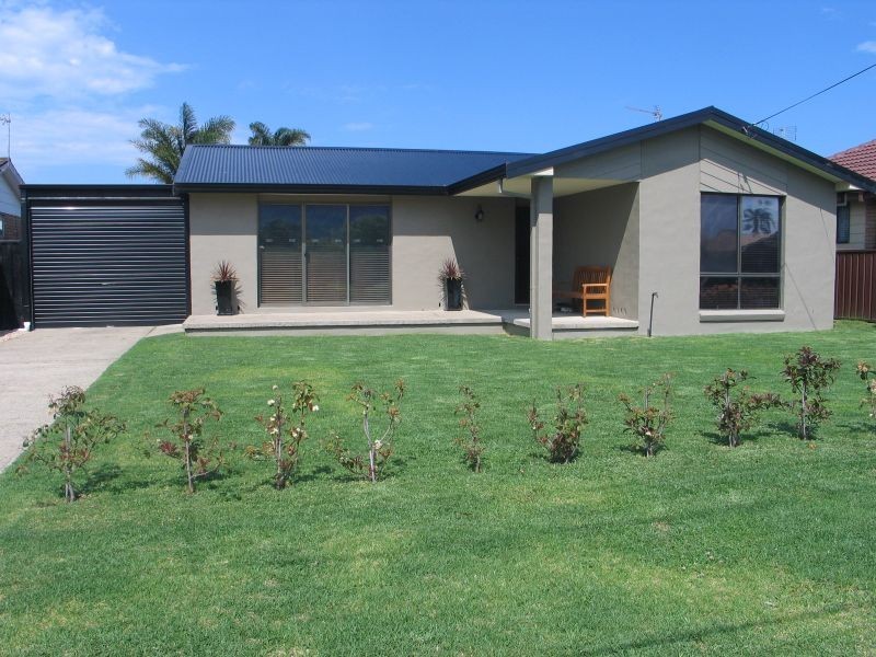 8 Oval Drive, Shoalhaven Heads NSW 2535